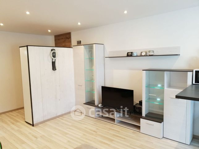 Appartamento in residenziale in Via Castel Gatto 11
