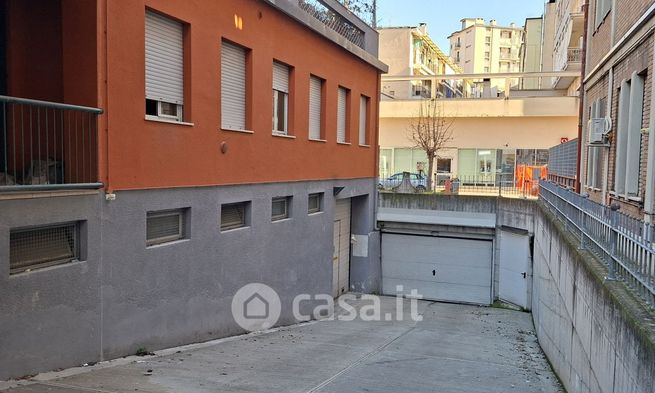 Box/posto auto in residenziale in Viale Giovanni Vico