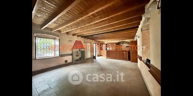 Ufficio in commerciale in 