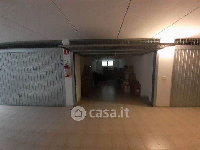 Garage/posto auto in residenziale in Via Pesaro 39