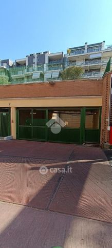 Box/posto auto in residenziale in Via Fonteiana 28