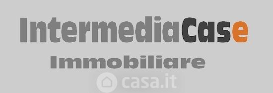Ufficio in commerciale in 