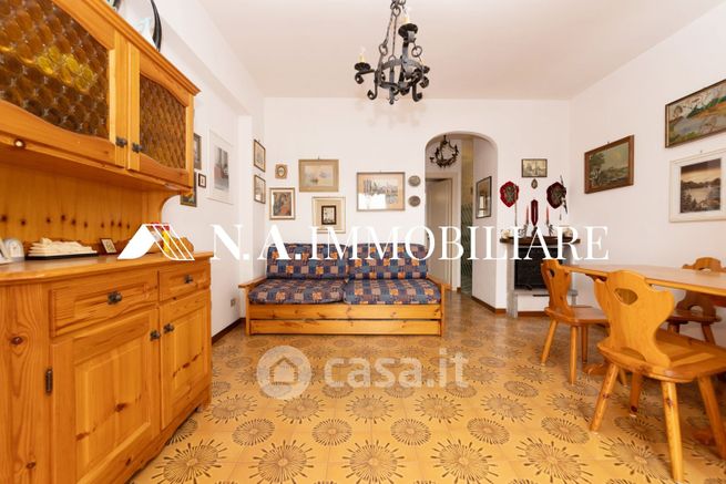 Appartamento in residenziale in Via Cales 51