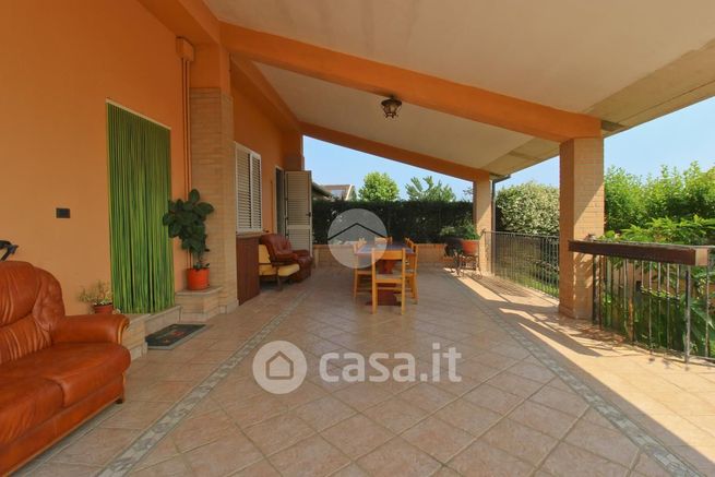 Casa bi/trifamiliare in residenziale in Contrada Molino San Antimo