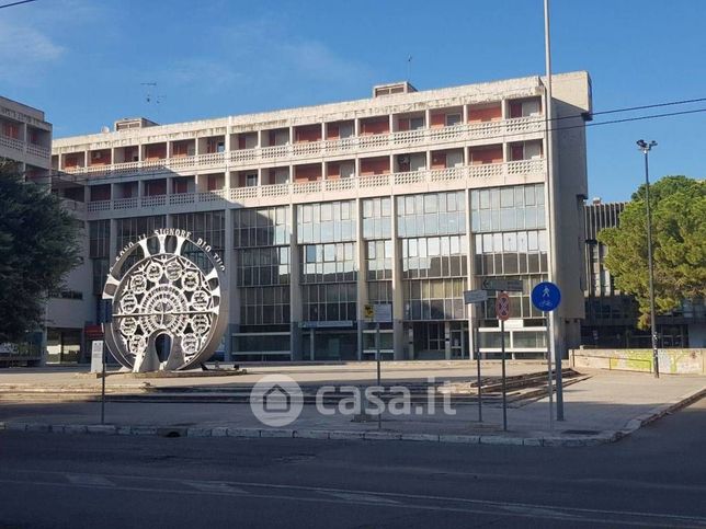 Ufficio in commerciale in Viale Michele de Pietro