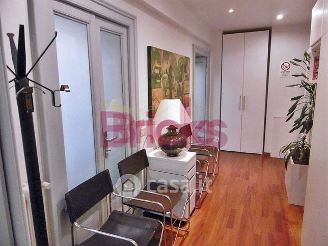 Ufficio in commerciale in Via San Giovanni sul Muro