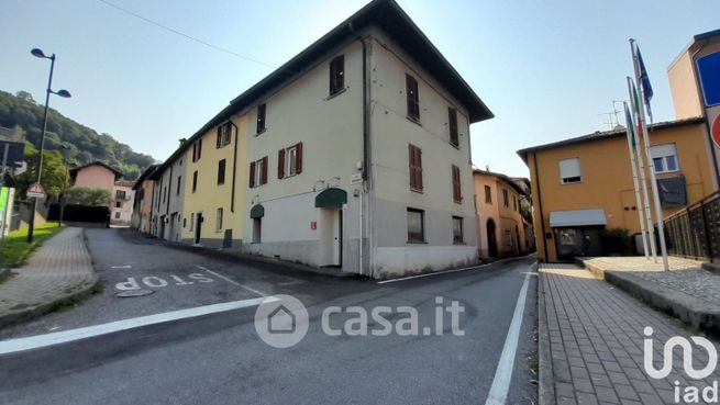 Ufficio in commerciale in Via Fratelli Calvi 53