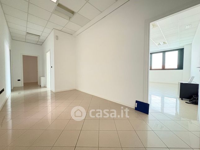 Ufficio in commerciale in Vicolo Porta Est