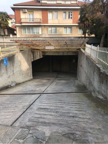 Garage/posto auto in residenziale in Viale Branca