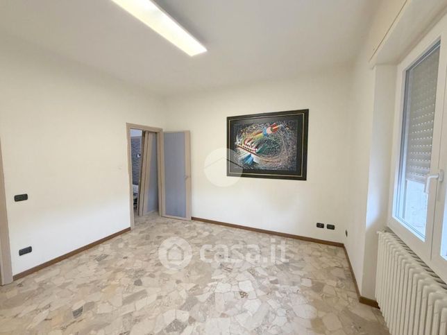 Ufficio in commerciale in Via Padova 2