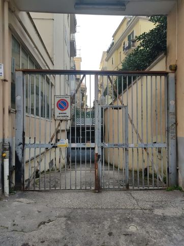 Garage/posto auto in residenziale in Via Luca Giordano 73