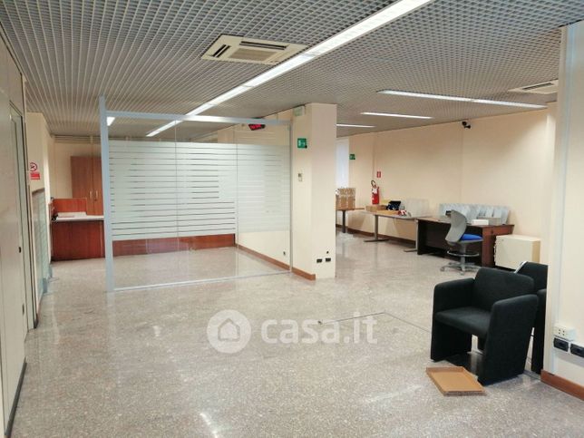 Attività/licenza (con o senza mura) in commerciale in Via delle Caravelle 1 C