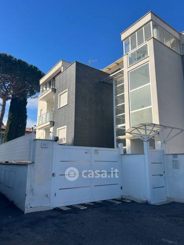 Appartamento in residenziale in Via Senofane 180