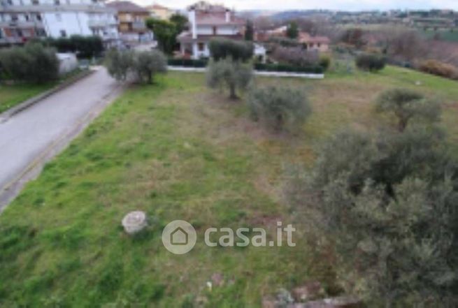 Terreno agricolo in commerciale in Via Monti Sibillini
