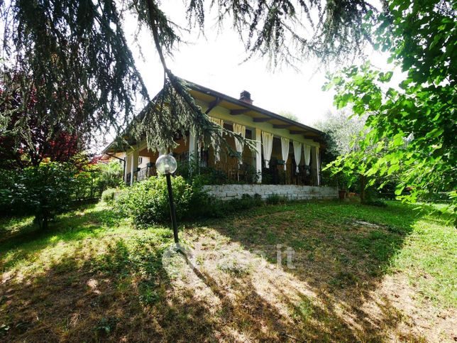 Villa in residenziale in Via Giardini Nord