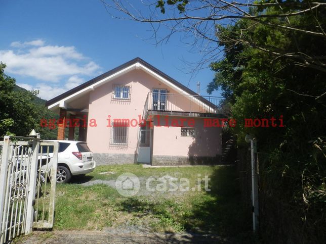 Casa indipendente in residenziale in Via Cravassa 7