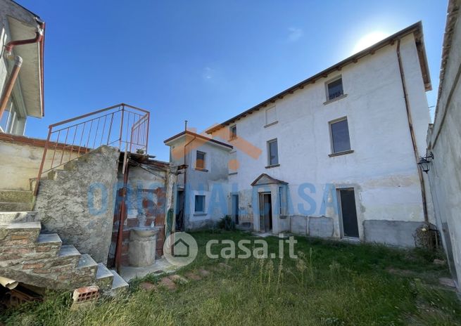 Casa indipendente in residenziale in Via Naviglio