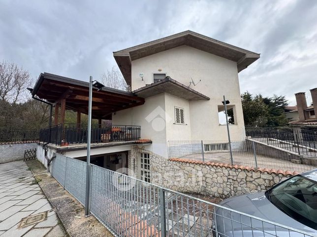 Villa in residenziale in Via Giovanni XXIII 135