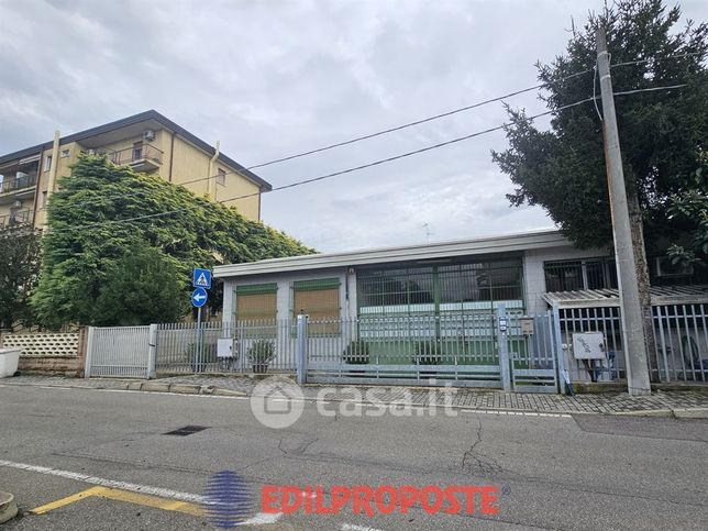 Capannone in commerciale in Via Risorgimento 5