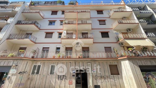 Capannone in commerciale in Via Enrico Pessina 34