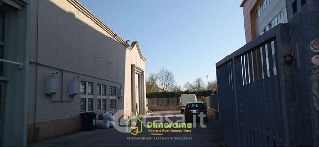 Capannone in commerciale in Via Paronese 118