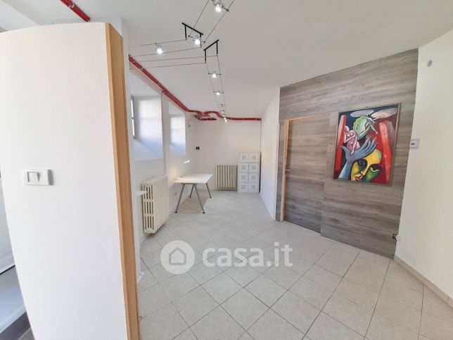 Ufficio in commerciale in 