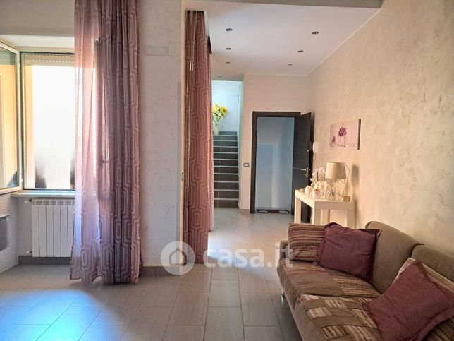 Casa indipendente in residenziale in Via Montano