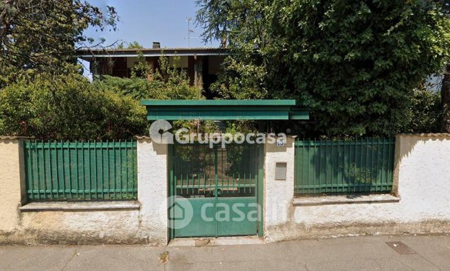 Villa in residenziale in Via Luigi Settembrini 10