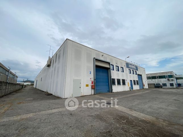 Capannone in commerciale in Viale del Lavoro