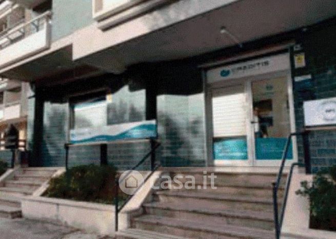 Ufficio in commerciale in Viale Francia 26