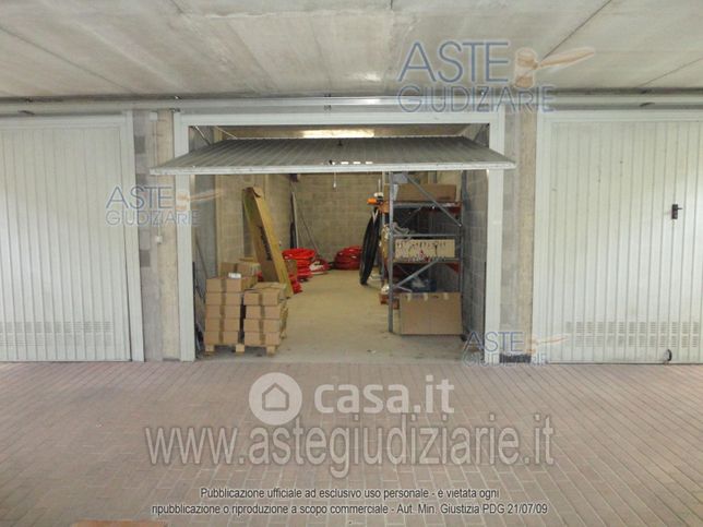 Box/posto auto in residenziale in Piazzale San Defendente