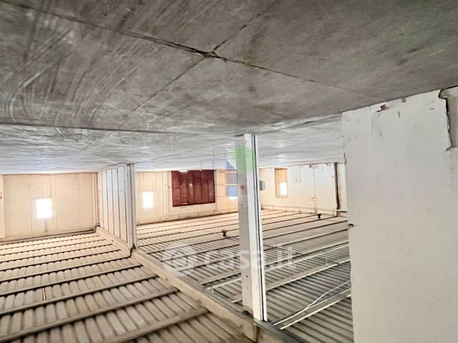 Capannone in commerciale in Via per Rosignano 11