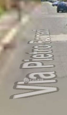 Box/posto auto in residenziale in Via Pietro Romani