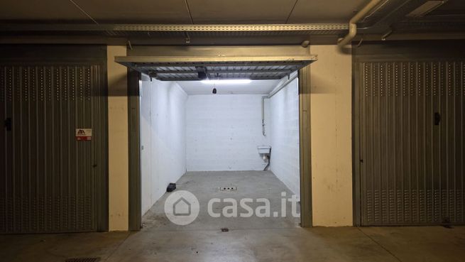 Box/posto auto in residenziale in Via Luigina Fasoli