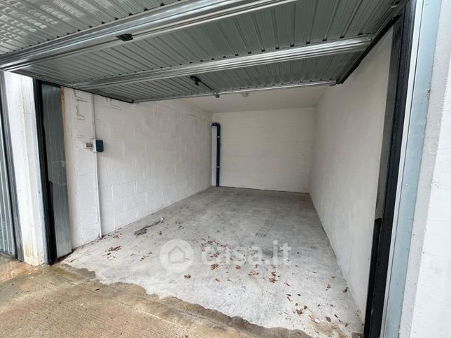 Garage/posto auto in residenziale in SR207 94