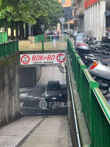 Box/posto auto in residenziale in Piazza Manfredi Azzarita