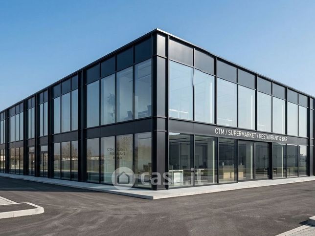 Capannone in commerciale in 