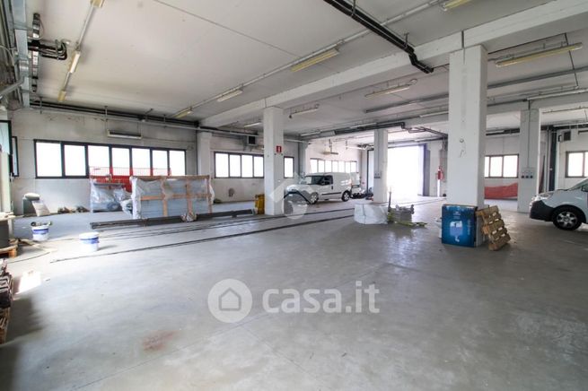 Capannone in commerciale in Via Cremona 4