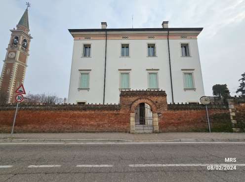 Appartamento in residenziale in Piazza Gazzolo 52