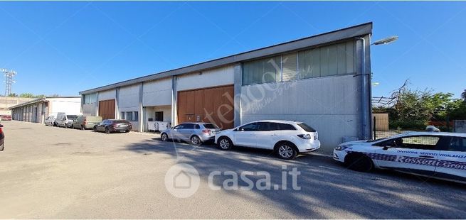 Capannone in commerciale in Via Fausto Arona