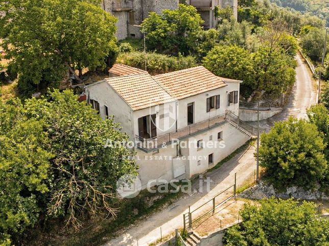Casa indipendente in residenziale in SP421 421