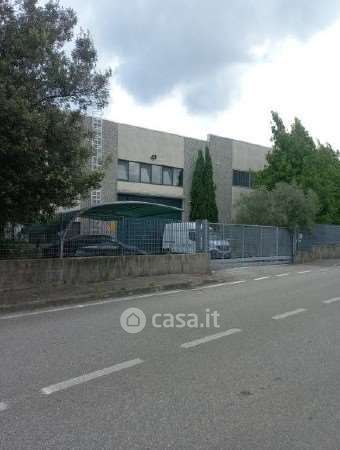 Capannone in commerciale in Via Cagliari 14