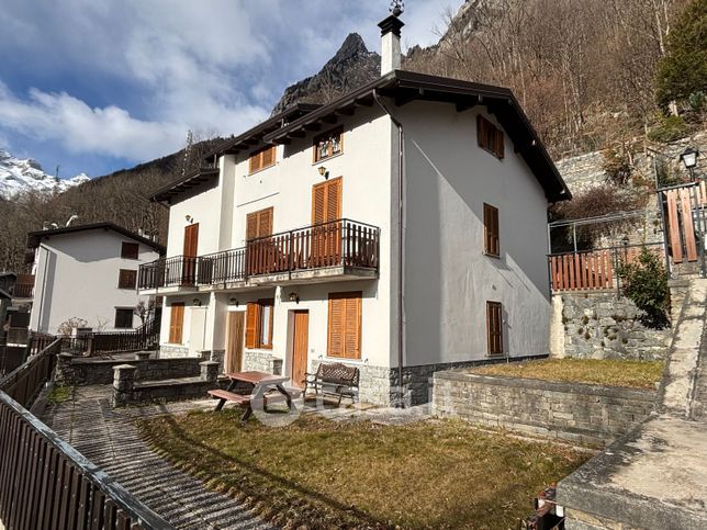 Appartamento in residenziale in Via Val di Mello