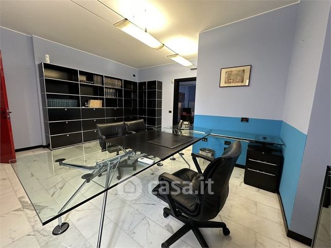 Ufficio in commerciale in Via Sant'Ambrogio