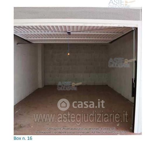 Garage/posto auto in residenziale in Via Lago di Bracciano 82