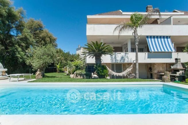 Casa bi/trifamiliare in residenziale in Lungomare di Ponente