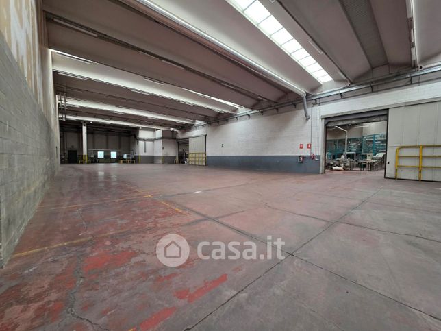 Capannone in commerciale in Via Pescarito 105