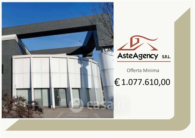 Capannone in commerciale in Via Sacco 4