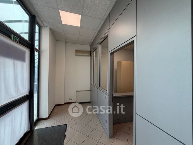 Ufficio in commerciale in Via Regina Pacis