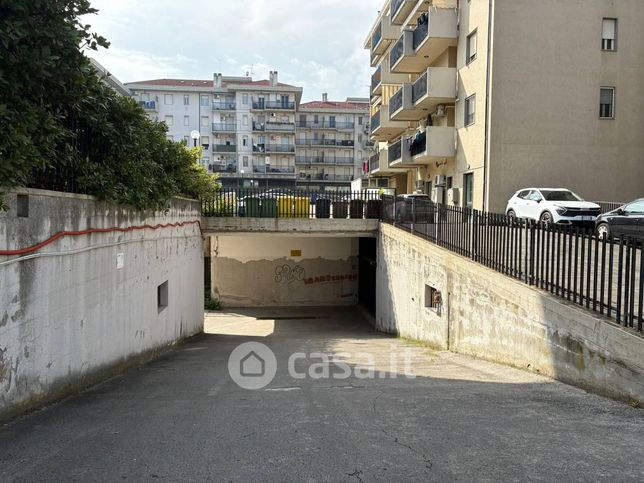 Box/posto auto in residenziale in Via Giulio Cesare